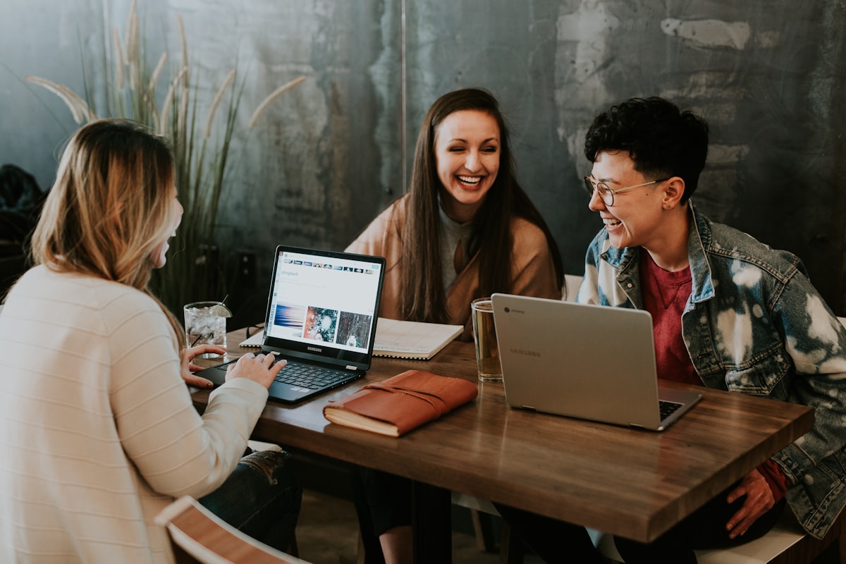 Shared table scene that captures the social side of temporary work communities